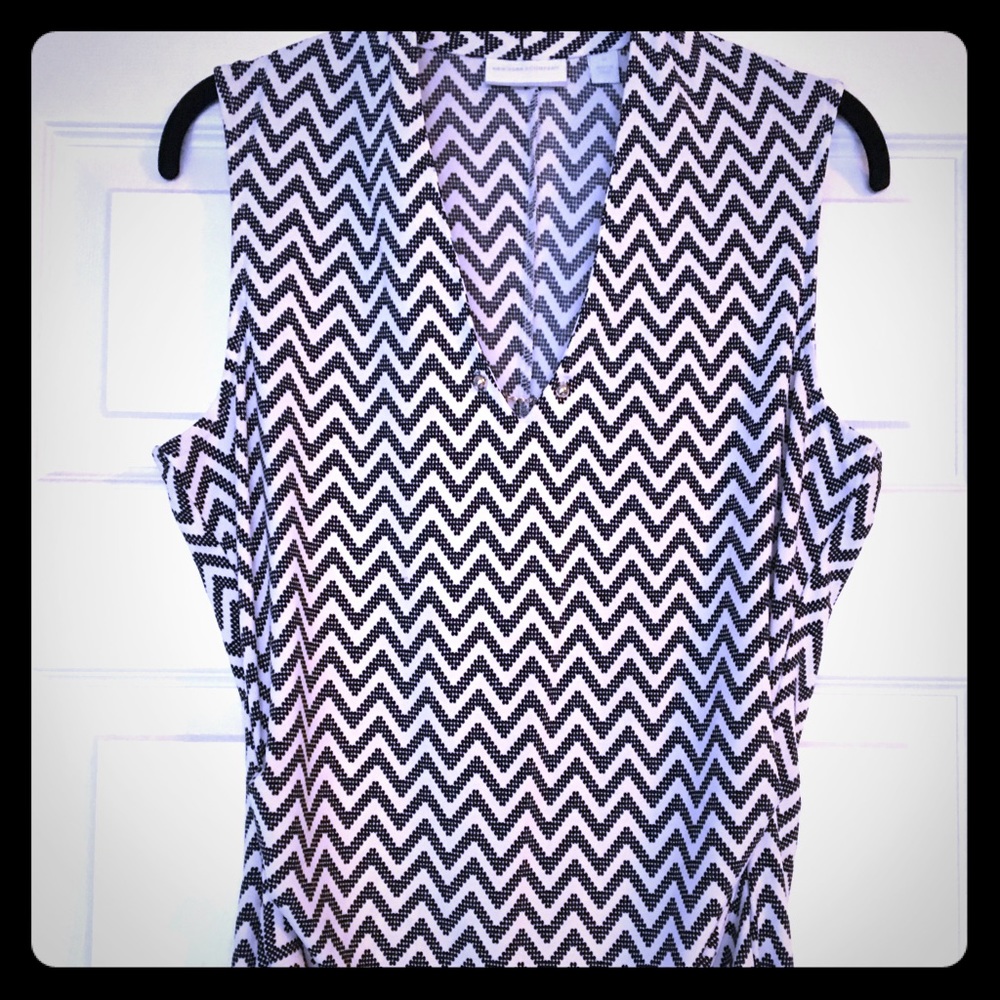 Sleeveless dress shirt